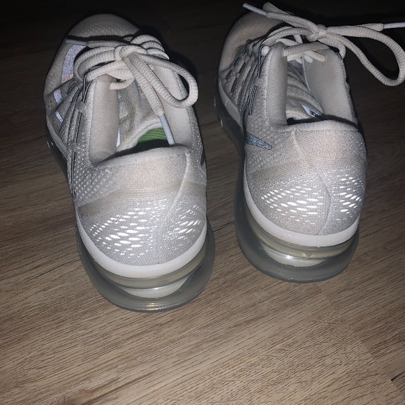 Nike shoes - Picture 4 of 7